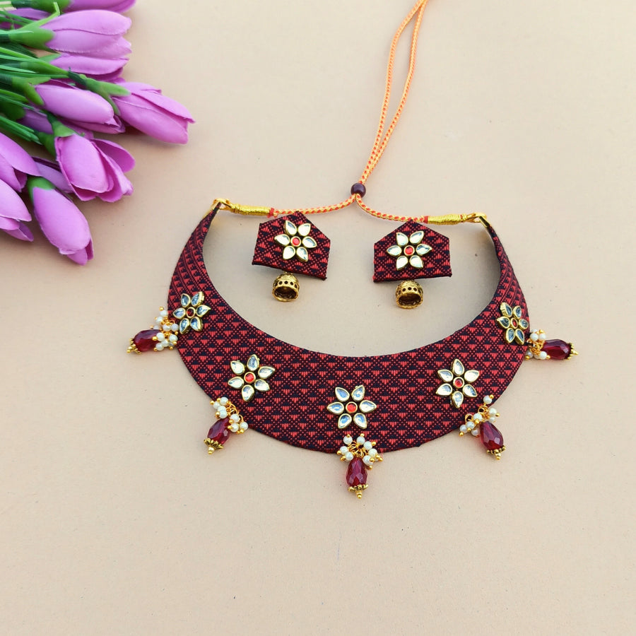 Maroon Khun Choker