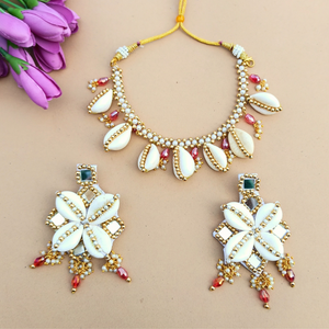 Cowerie Shell Choker