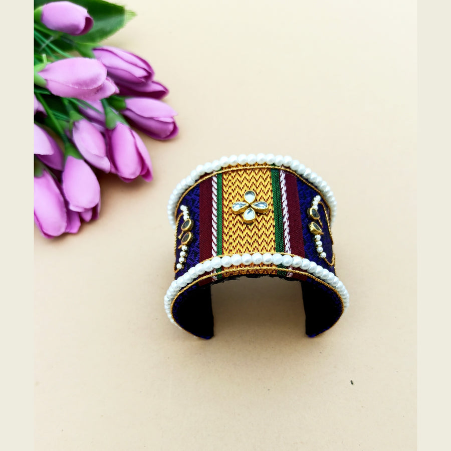 Laxmi paaul Handcuff