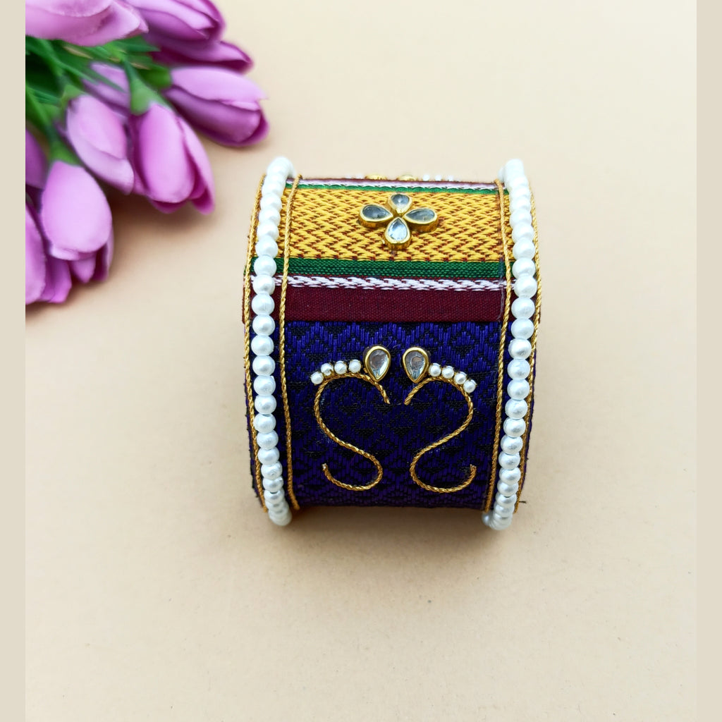 Laxmi paaul Handcuff