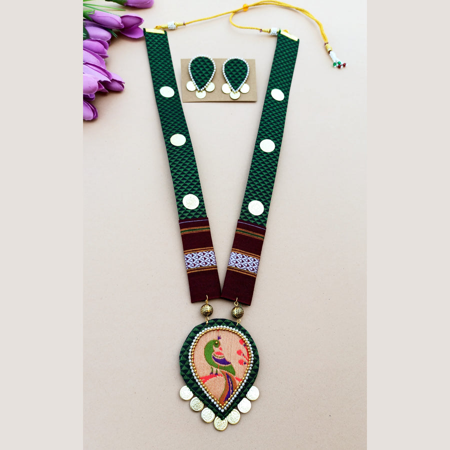 मोर Elegance Necklace